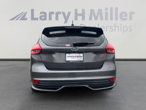 Used 2017 Ford Focus ST image 4