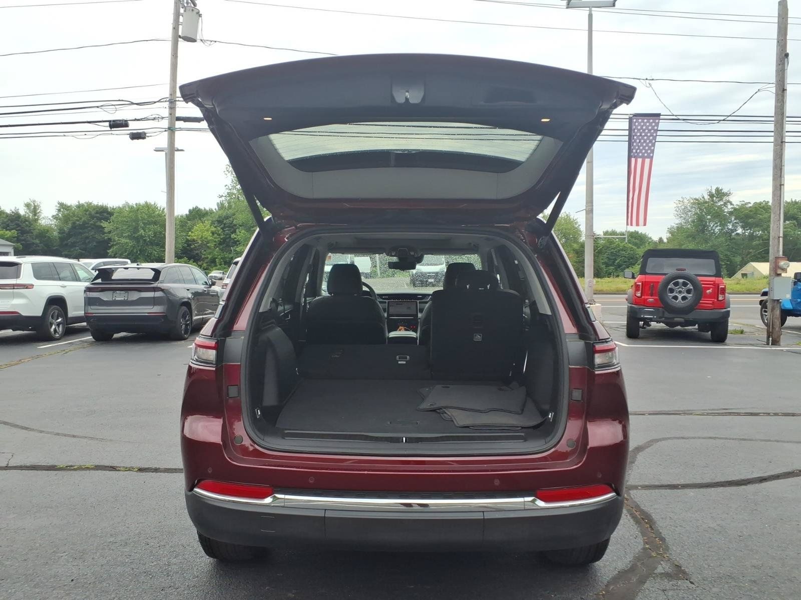 Certified 2023 Jeep Grand Cherokee 4WD 4xe w/ Luxury Tech Group II image 7
