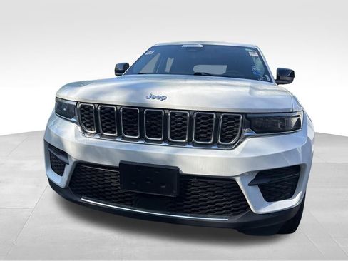 Used 2023 Jeep Grand Cherokee Laredo w/ Trailer Tow Prep Group (B) image 3