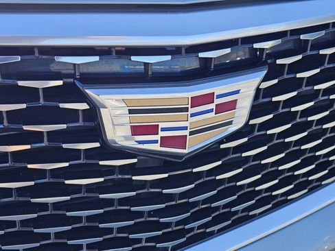 Used 2023 Cadillac XT6 Premium Luxury image 4