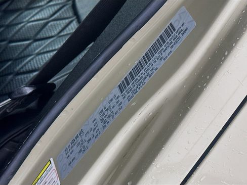 Used 2017 Jeep Wrangler Unlimited Rubicon w/ Connectivity Group image 12