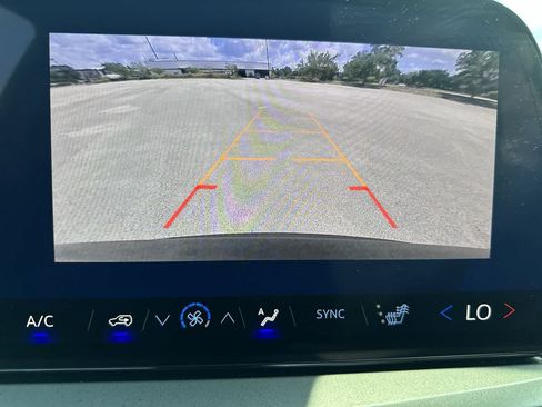 Used 2026 Chevrolet Traverse LT FWD image 33