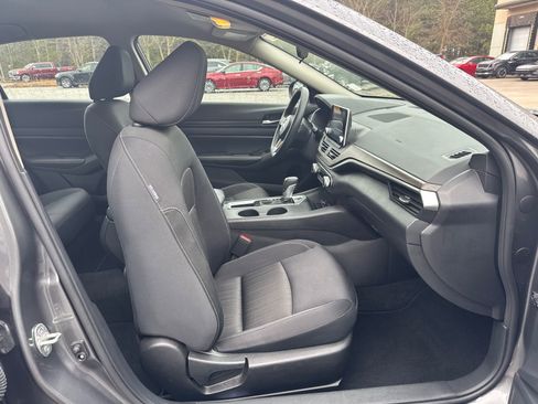 Used 2025 Nissan Altima 2.5 SV image 13