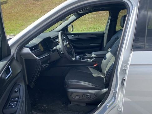 New 2025 Jeep Grand Cherokee Altitude w/ Trailer Tow Package image 15