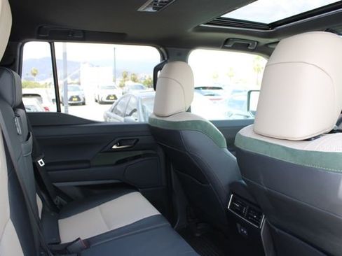 Certified 2025 Lexus GX 550 w/ Accessory Package (32) AWD/4WD image 7