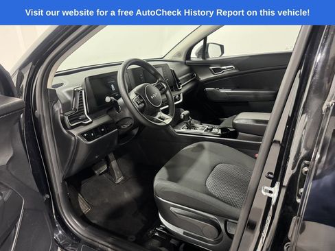 Used 2025 Kia Sportage LX AWD/4WD image 15