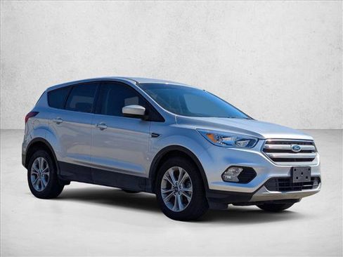 Used 2019 Ford Escape SE image 3
