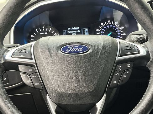 Used 2018 Ford Edge SEL AWD/4WD image 14