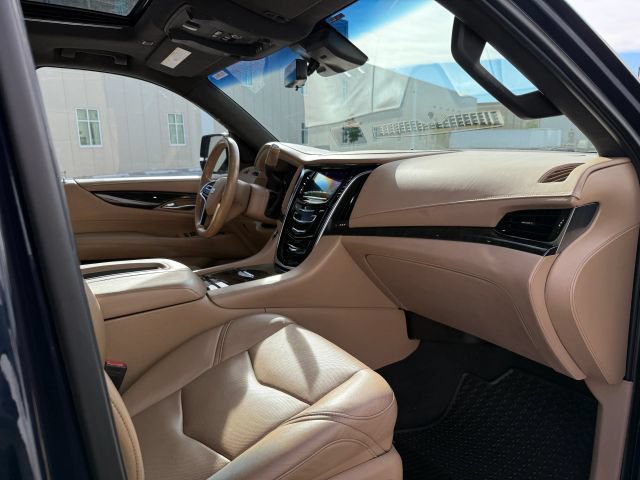 Used 2019 Cadillac Escalade ESV Platinum AWD/4WD image 26