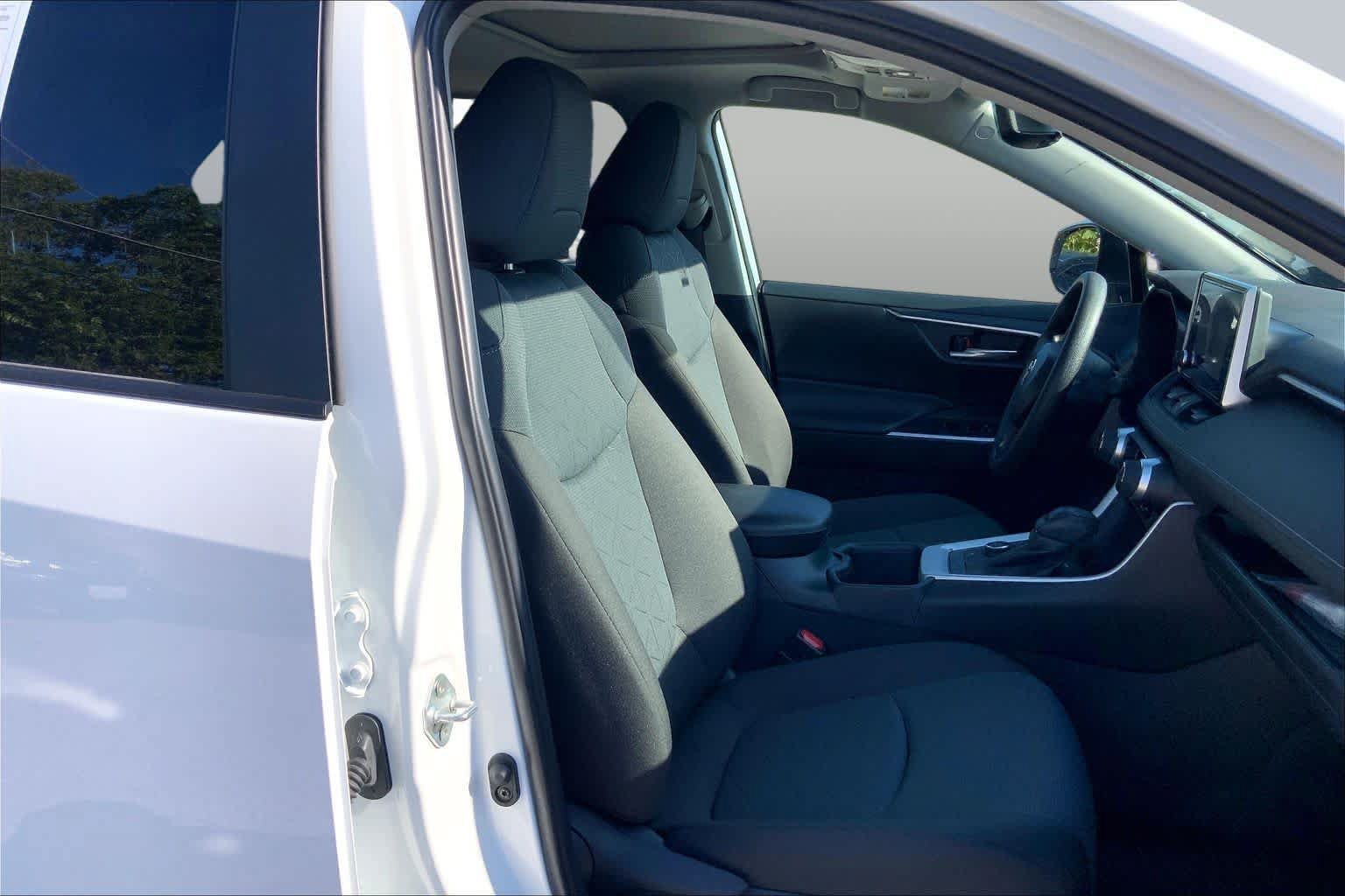 Used 2025 Toyota RAV4 XLE w/ Convenience Package AWD/4WD image 7