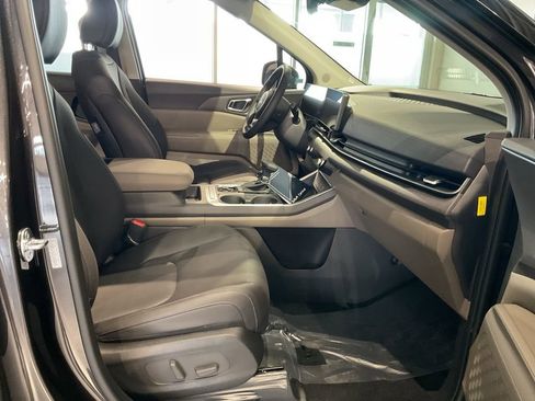 New 2026 Kia Carnival EX FWD image 24