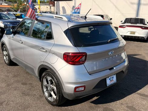 Used 2025 Hyundai Venue SEL FWD image 5