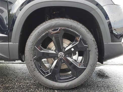 New 2025 Volkswagen Taos SEL image 12