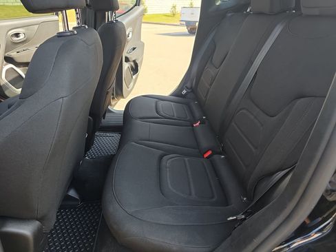 Used 2020 Jeep Renegade Latitude w/ Cold Weather Group image 13