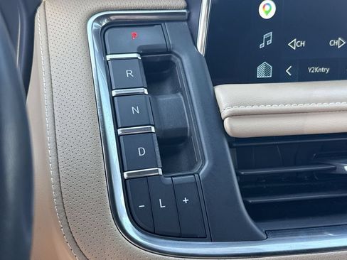 Used 2022 Chevrolet Suburban Premier AWD/4WD image 19