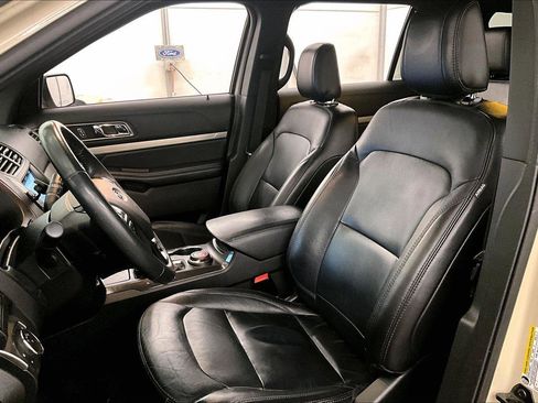 Used 2018 Ford Explorer XLT w/ Equipment Group 202A image 25