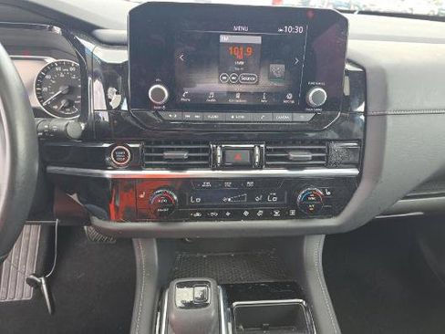 Used 2023 Nissan Pathfinder SV w/ SV Premium Package AWD/4WD image 11