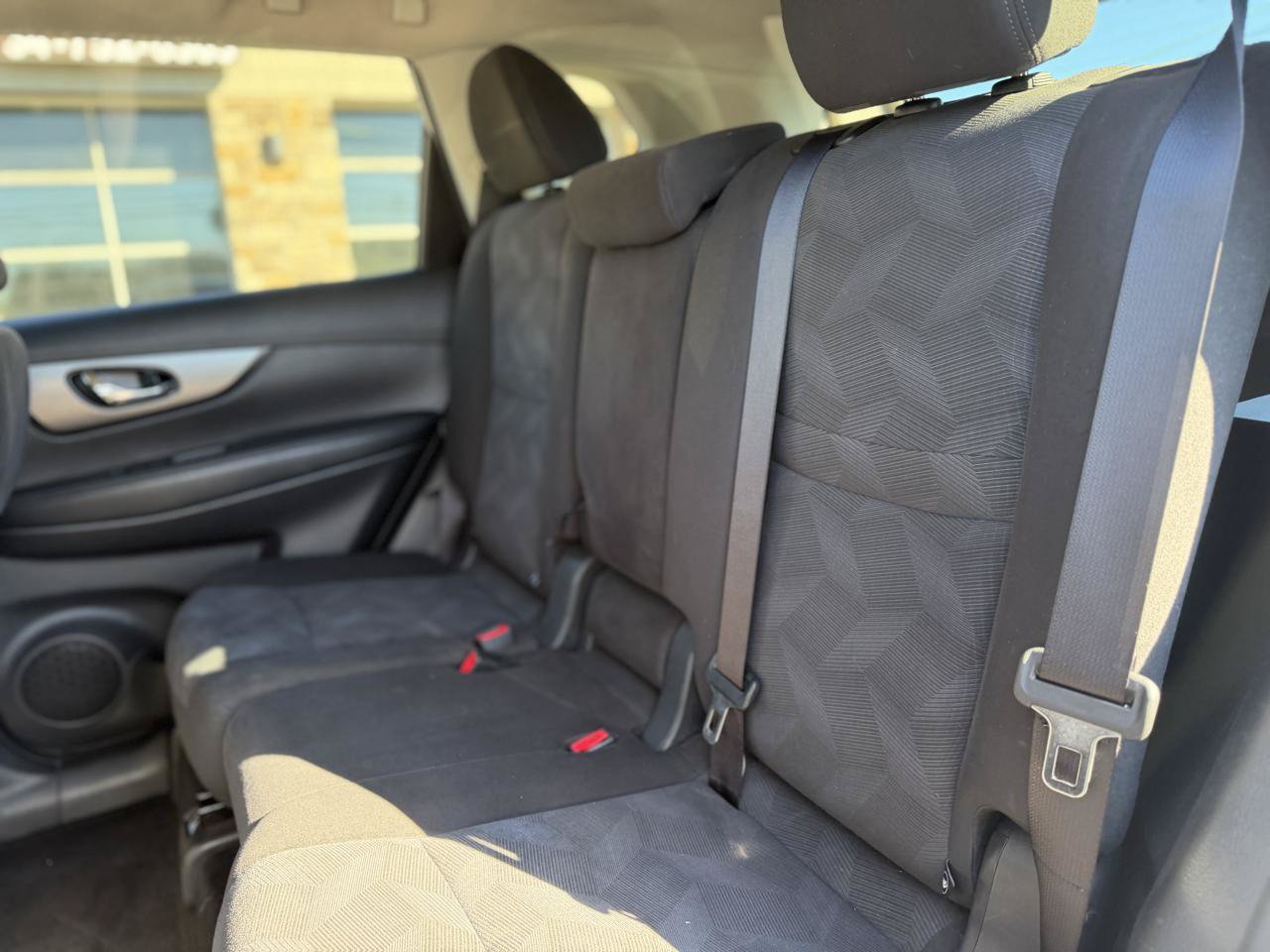Used 2016 Nissan Rogue SV FWD image 17