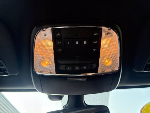 Used 2020 Jeep Grand Cherokee Overland AWD/4WD image 19