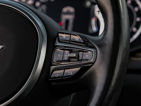 Used 2021 Aston Martin DBX image 17