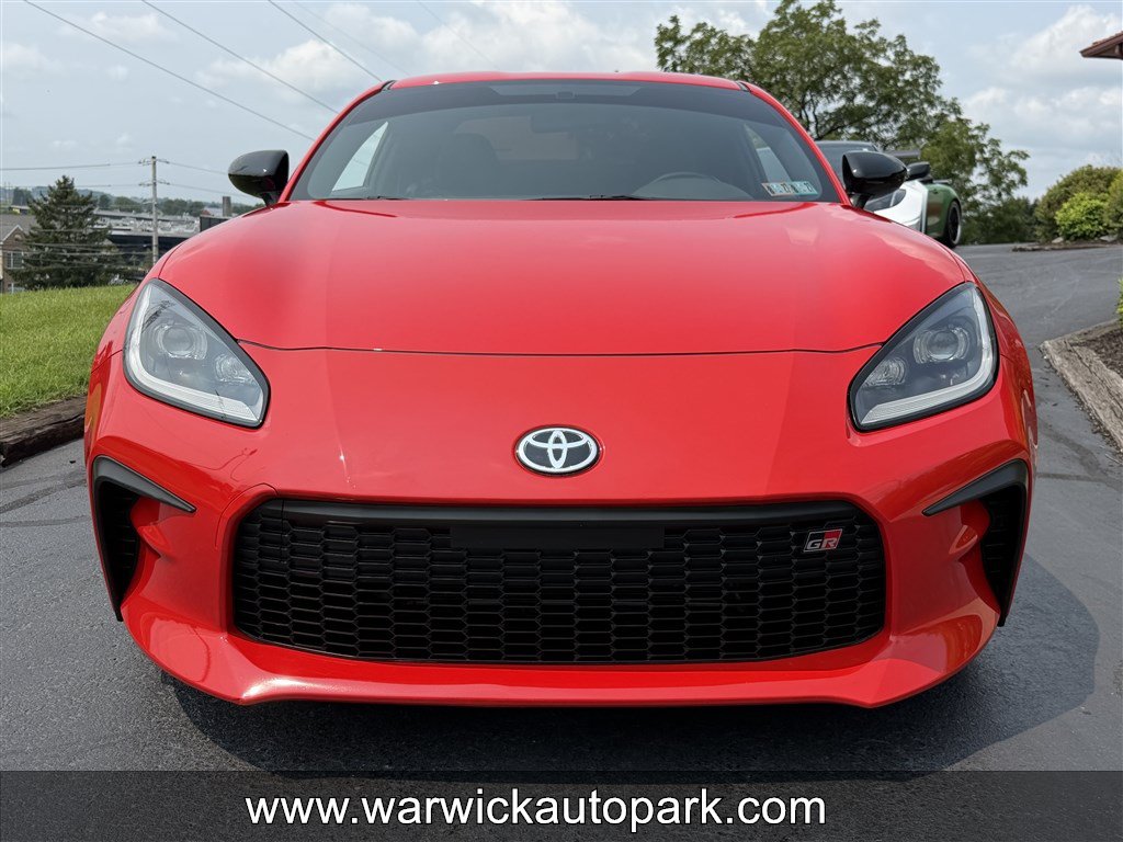 Used 2022 Toyota GR86 w/ ALL Weather Mat Package (TMS) RWD image 2