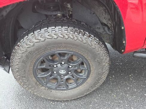 Used 2022 Toyota Tacoma SR AWD/4WD image 29