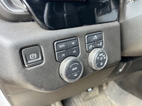 Used 2024 Chevrolet Silverado 1500 RST w/ Z71 Off-Road Package AWD/4WD image 18