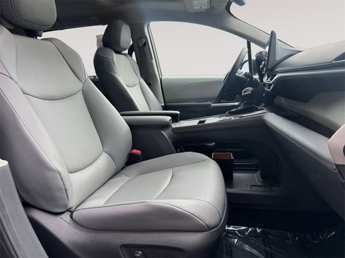 Used 2024 Toyota Sienna XLE image 15