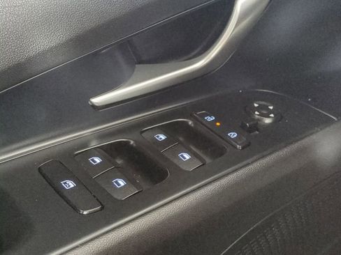 Certified 2025 Hyundai Elantra SE FWD image 28