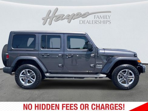 Used 2022 Jeep Wrangler Unlimited Sahara AWD/4WD image 2