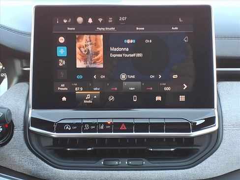 Used 2024 Jeep Compass Latitude image 22