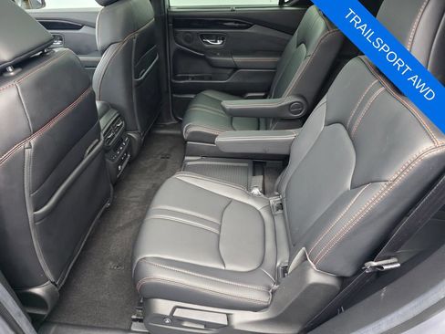 Used 2025 Honda Pilot TrailSport image 14