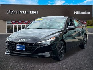 Used 2023 Hyundai Elantra SEL FWD video 4