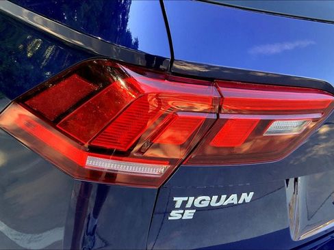 Certified 2021 Volkswagen Tiguan SE image 28