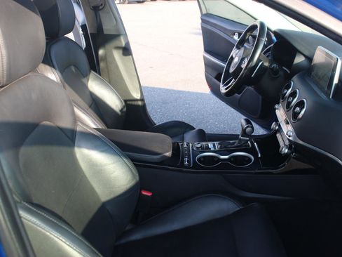 Used 2018 Kia Stinger Premium AWD/4WD image 31