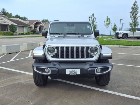 Used 2024 Jeep Wrangler Unlimited Sahara w/ Technology Group AWD/4WD image 31