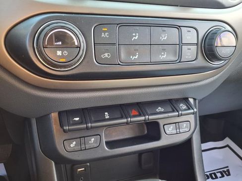 Used 2018 Chevrolet Colorado Z71 AWD/4WD image 28