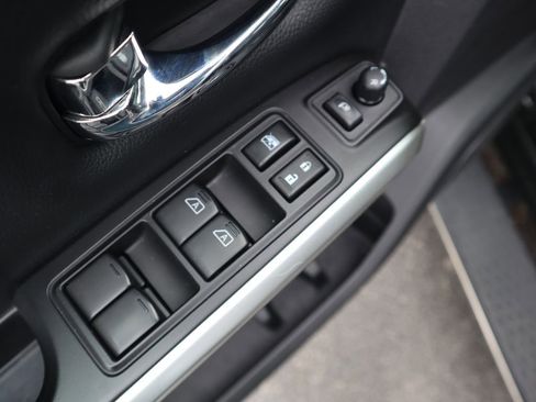 Used 2019 Nissan Titan SL image 20