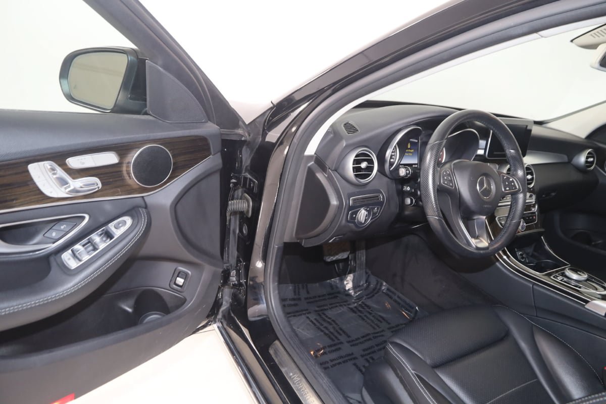 Used 2017 Mercedes-Benz C 300 4MATIC Sedan image 43