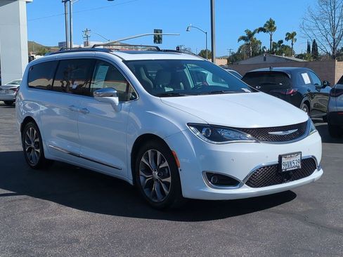 Used 2020 Chrysler Pacifica Limited w/ Tire & Wheel Group image 3