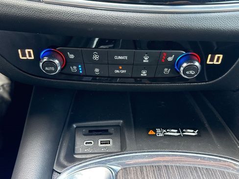 Used 2022 Buick Enclave Avenir w/ Avenir Technology Package AWD/4WD image 35