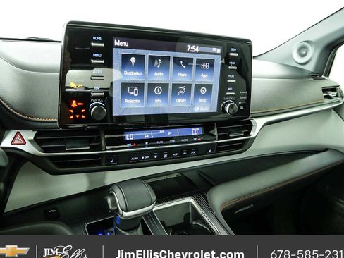Used 2021 Toyota Sienna XSE w/ XSE Plus Package FWD image 12