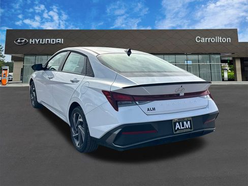 New 2025 Hyundai Elantra Sport image 7