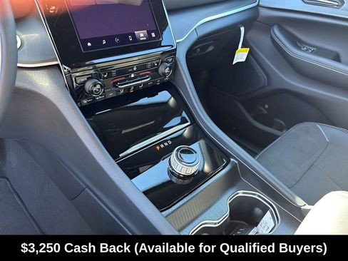 New 2025 Jeep Grand Cherokee Altitude RWD image 39