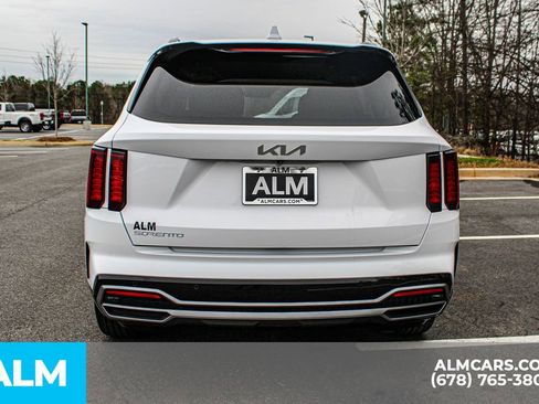 Used 2023 Kia Sorento EX image 11