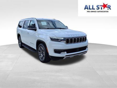 Used 2024 Jeep Wagoneer L Series II w/ Flexible Seating Group RWD image 1