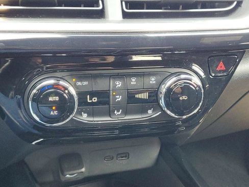 Used 2024 Chevrolet Trax RS w/ Sunroof Package FWD image 16