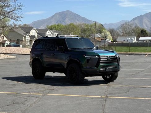 Used 2024 Lexus GX 550 w/ Accessory Package (Z1) image 3