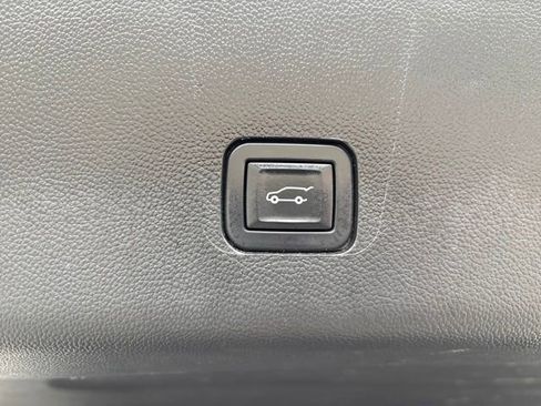 Used 2021 Chevrolet Traverse LT w/ LT Premium Package image 29