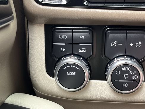 Certified 2025 GMC Yukon XL Denali w/ Sun & Power Step Package AWD/4WD image 18